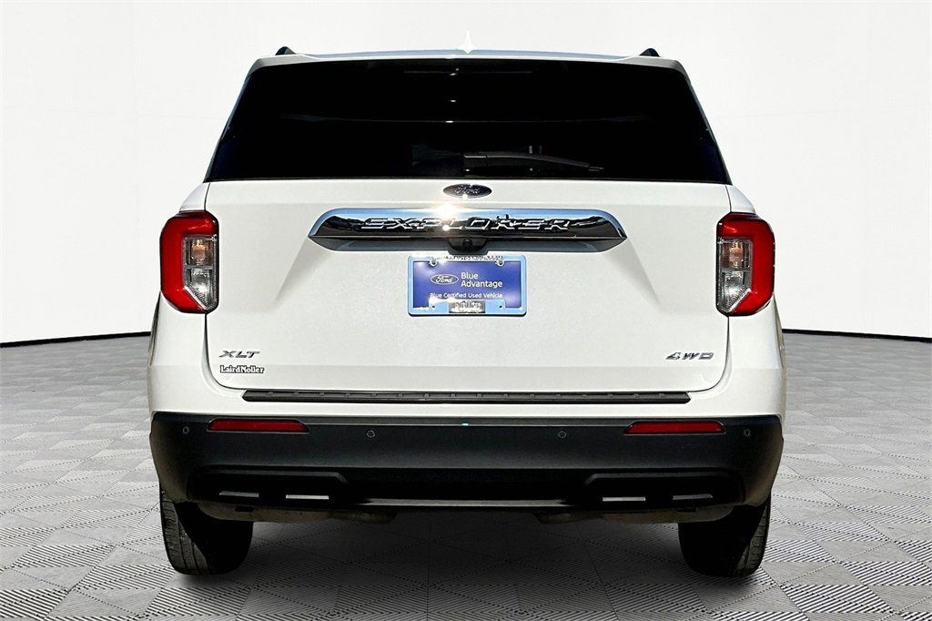 Certified 2023 Ford Explorer XLT image 3