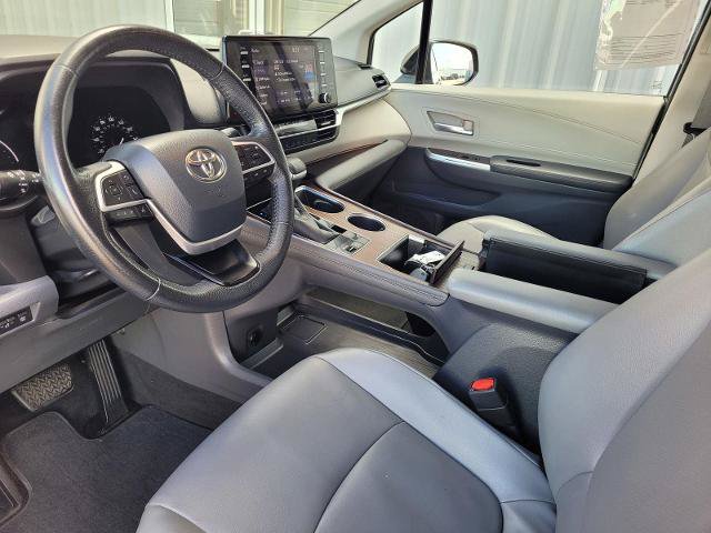 Used 2022 Toyota Sienna XLE AWD/4WD image 11