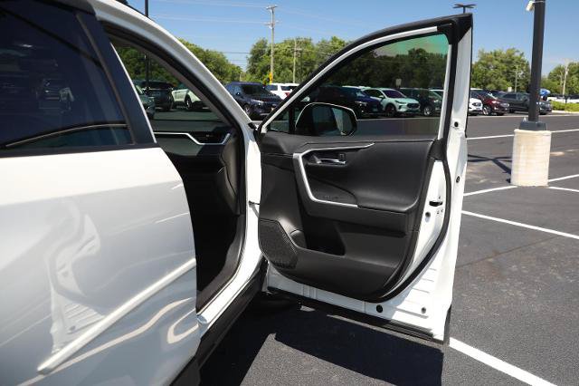 Used 2021 Toyota RAV4 Limited AWD/4WD image 28