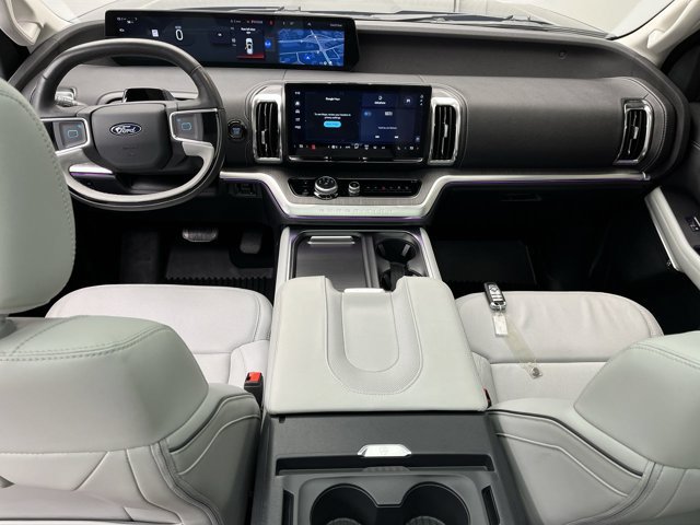 Certified 2025 Ford Expedition Platinum w/ Platinum Ultimate Package AWD/4WD image 4