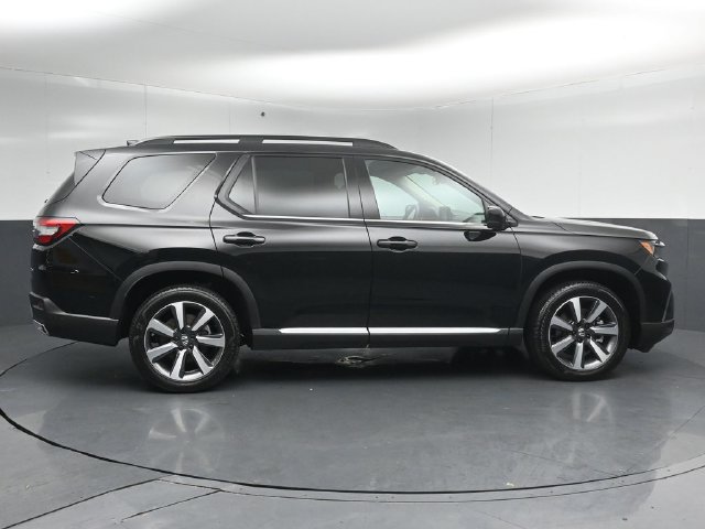 Used 2025 Honda Pilot Touring image 8