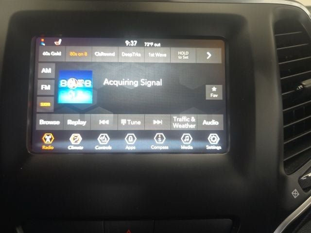 Used 2019 Jeep Cherokee Latitude Plus w/ Cold Weather Group AWD/4WD image 29