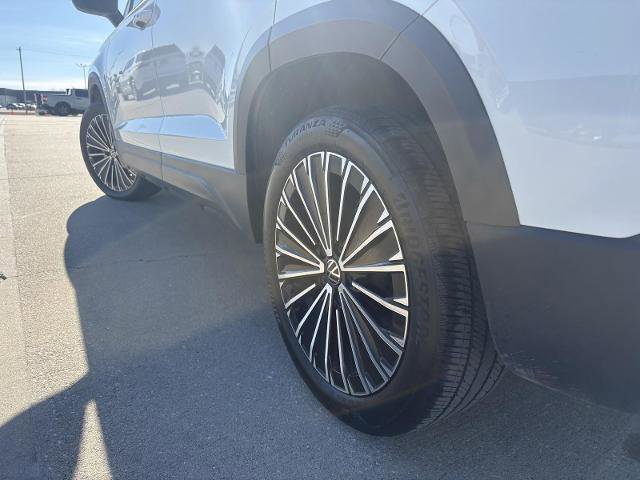 Used 2025 Volkswagen Taos SE image 6