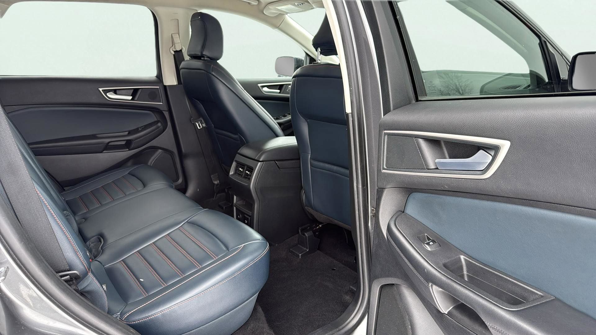 Certified 2024 Ford Edge SEL w/ Sport Appearance Package image 17