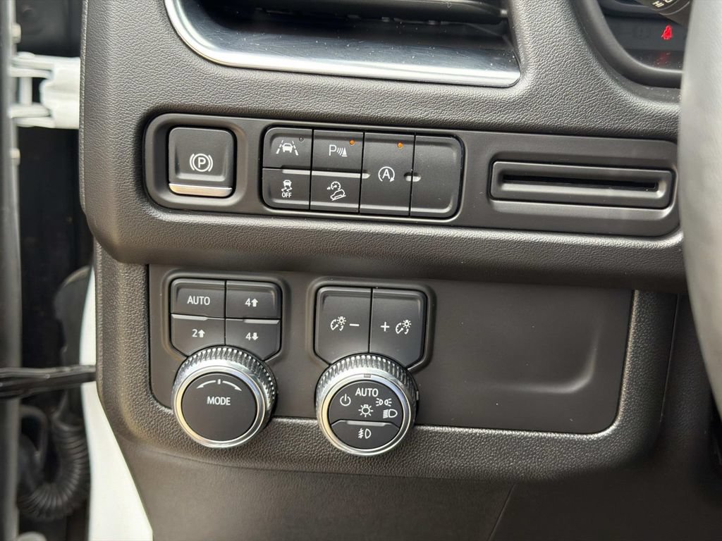 Used 2024 GMC Yukon AT4 AWD/4WD image 24