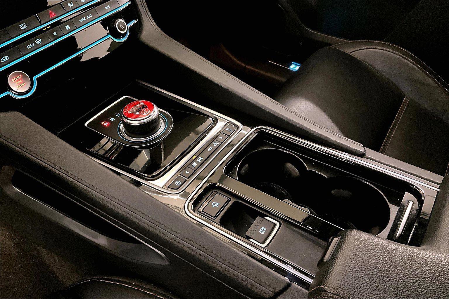 Used 2020 Jaguar F-PACE Prestige image 16