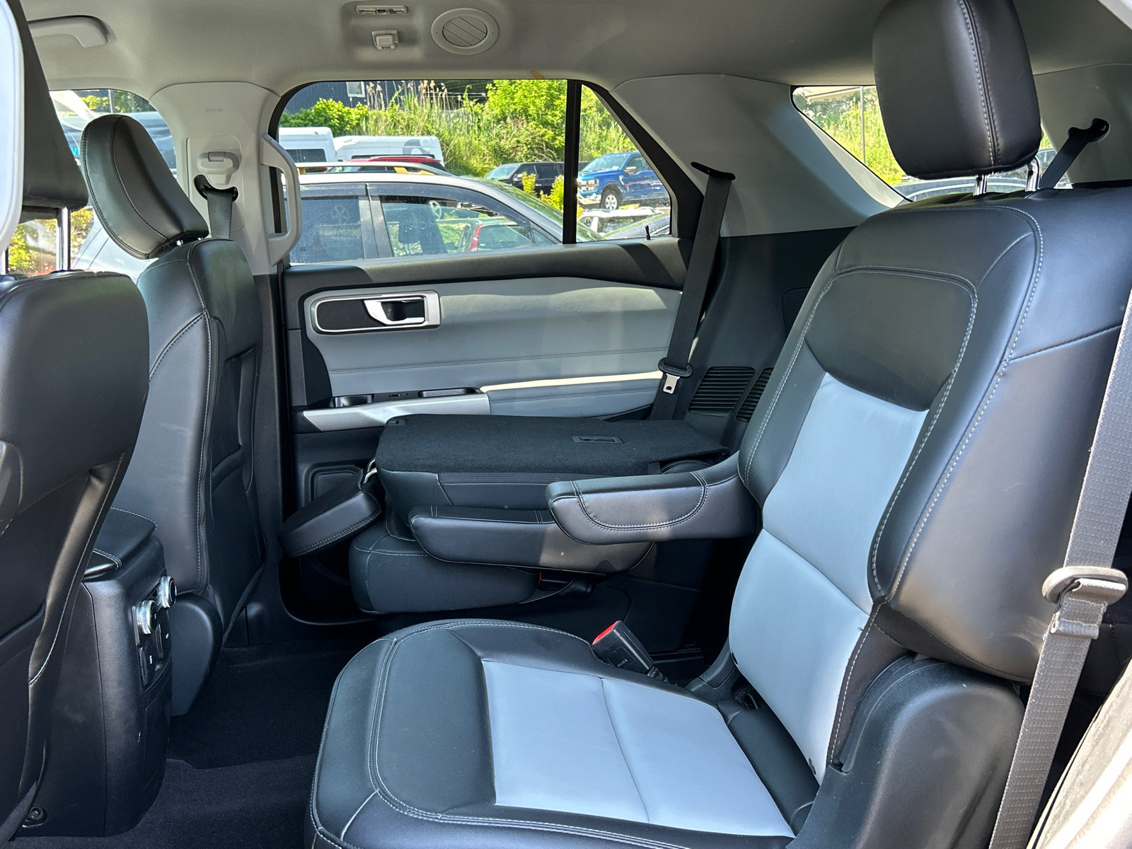 Certified 2023 Ford Explorer XLT w/ Equipment Group 202A AWD/4WD image 23