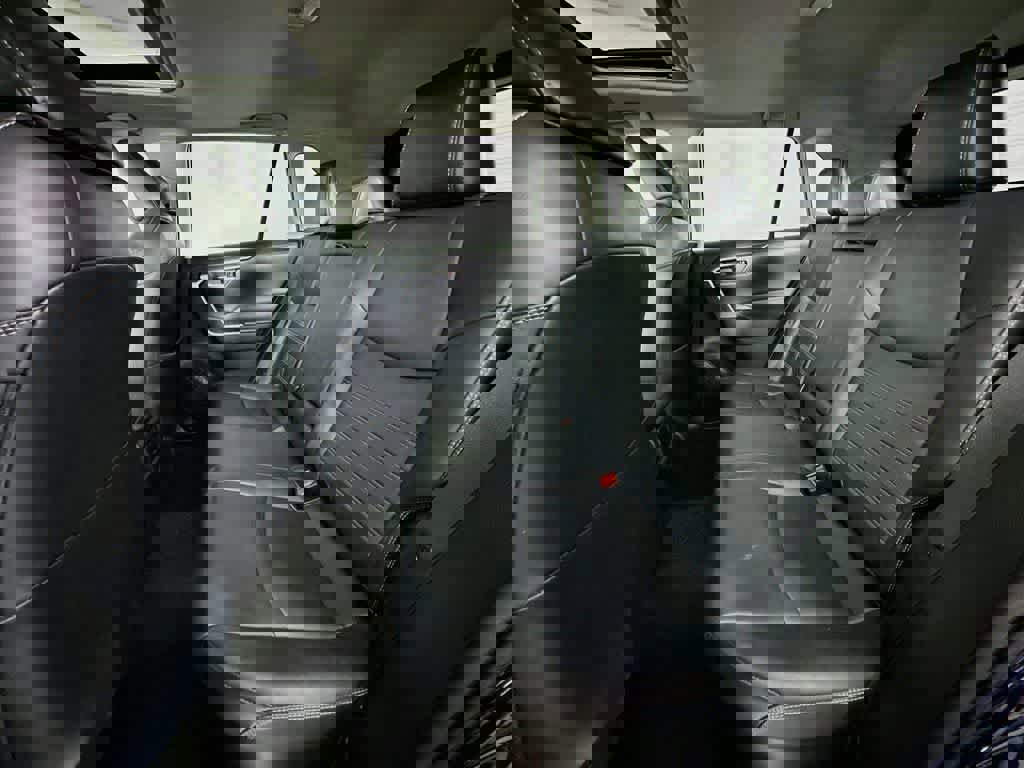 Used 2021 Toyota RAV4 XLE Premium image 14