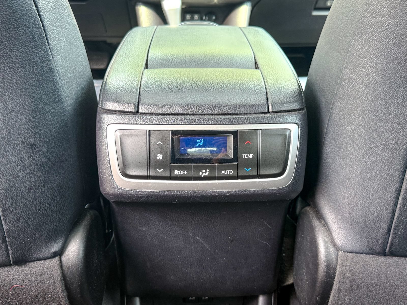 Used 2019 Toyota Highlander XLE AWD/4WD image 20