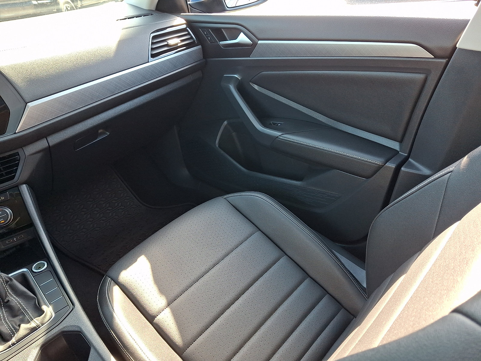 Used 2022 Volkswagen Jetta SE FWD image 16