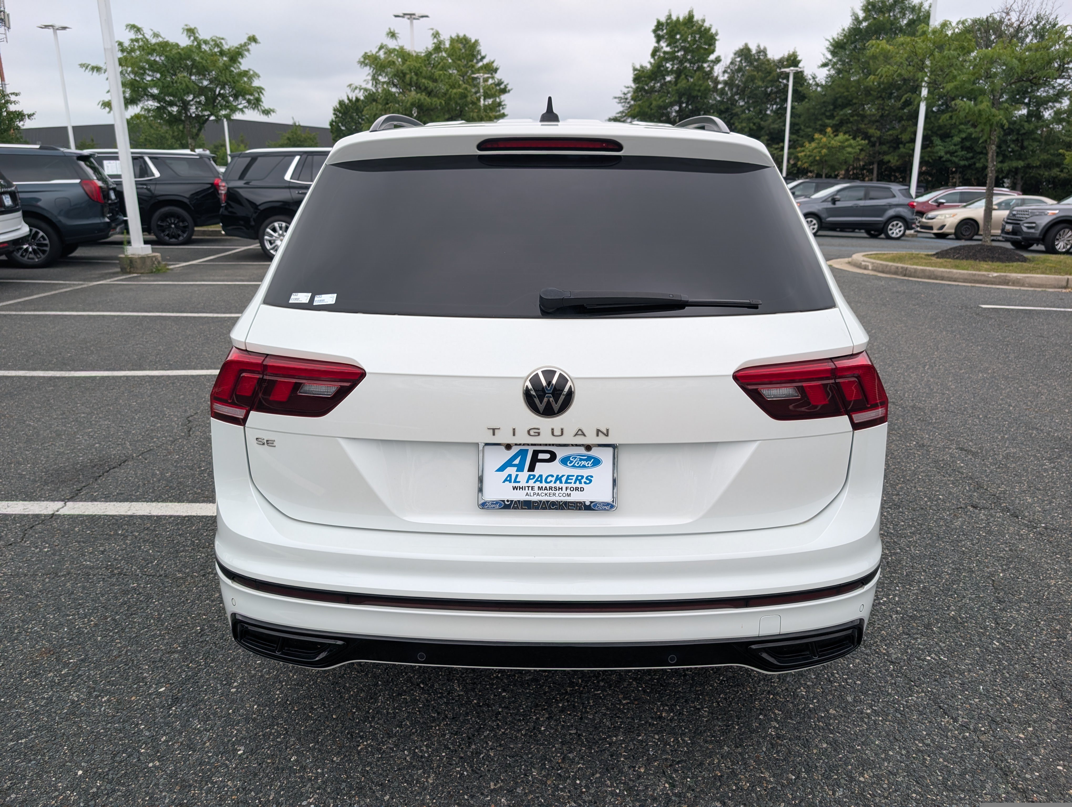 Used 2023 Volkswagen Tiguan SE R-Line FWD image 4
