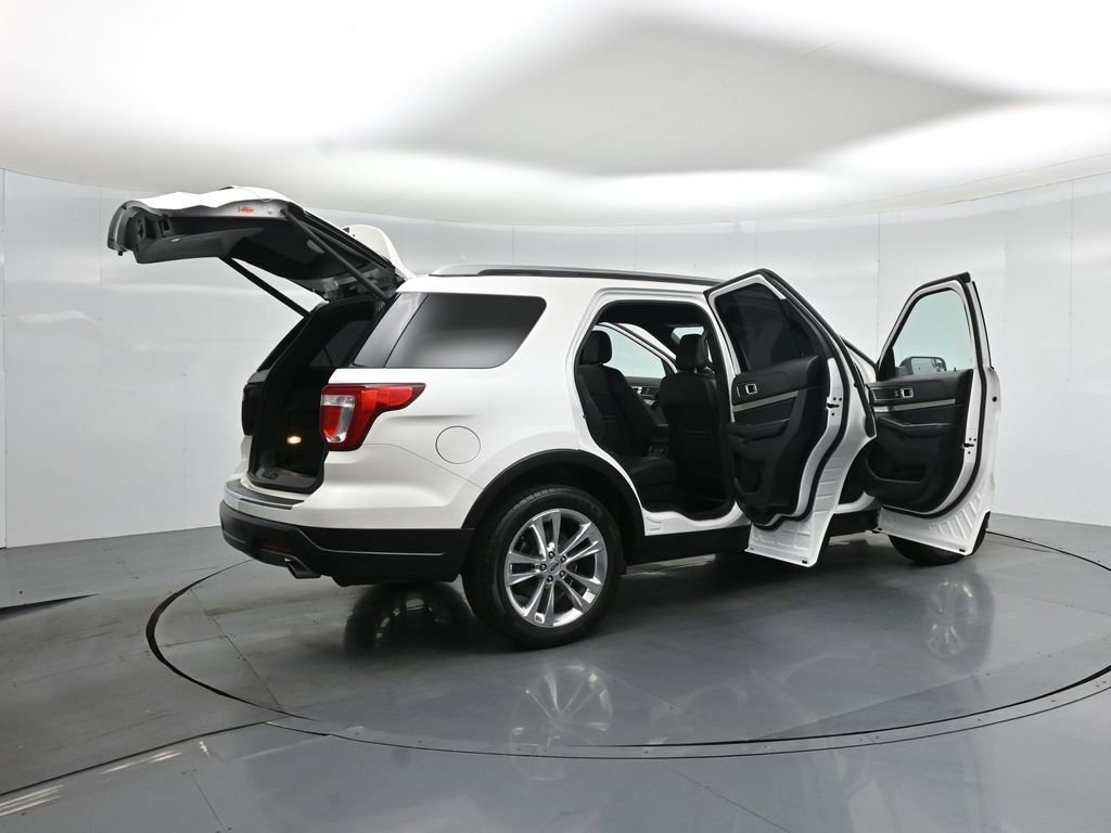 Certified 2018 Ford Explorer XLT w/ Equipment Group 202A FWD image 6
