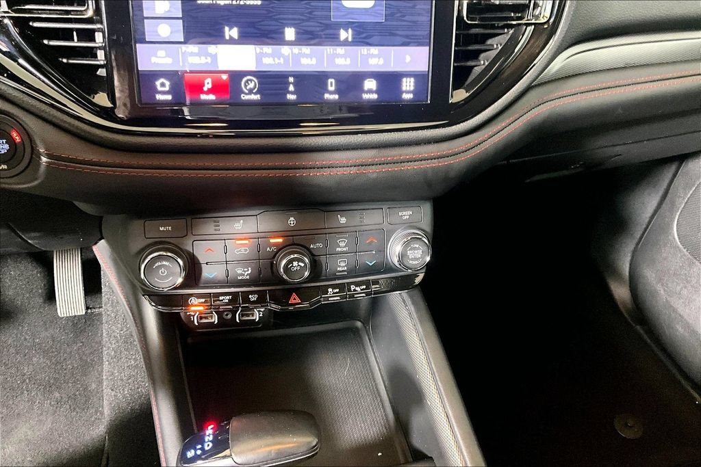 Used 2025 Dodge Durango GT RWD image 26