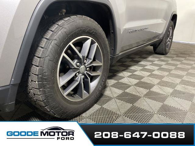 Used 2017 Jeep Grand Cherokee Limited w/ Trailer Tow Group IV AWD/4WD image 26