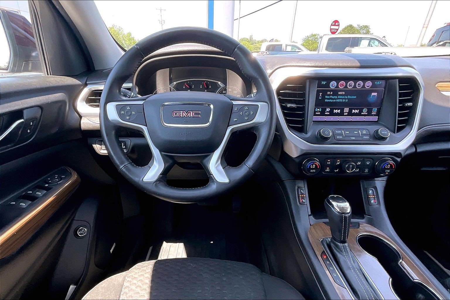 Used 2017 GMC Acadia SLE w/ LPO, Floor Liner Package FWD image 5