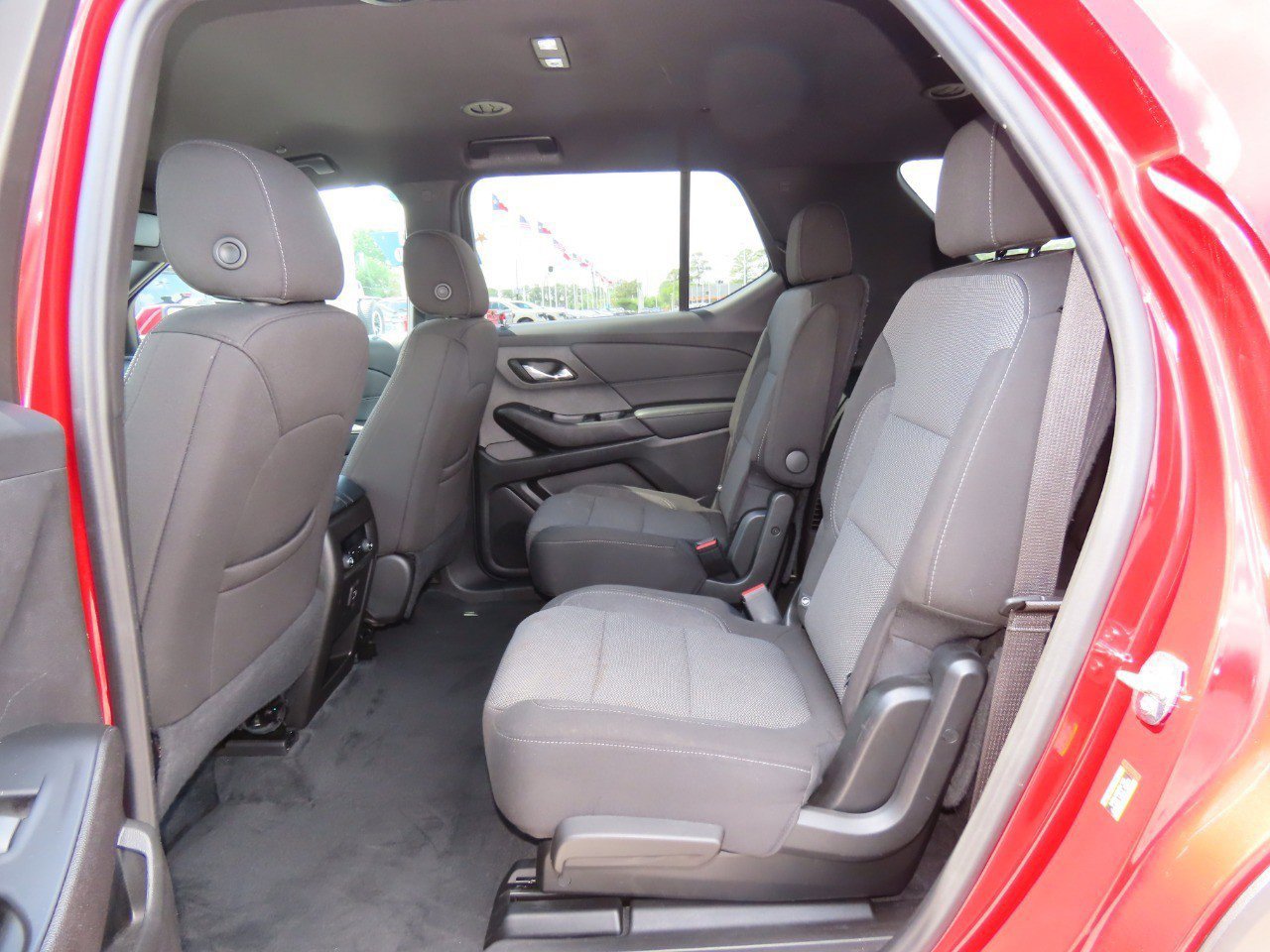 Used 2023 Chevrolet Traverse LT image 18