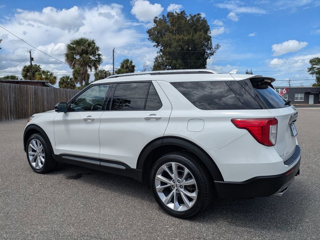 Certified 2022 Ford Explorer Platinum w/ Equipment Group 601A AWD/4WD image 4