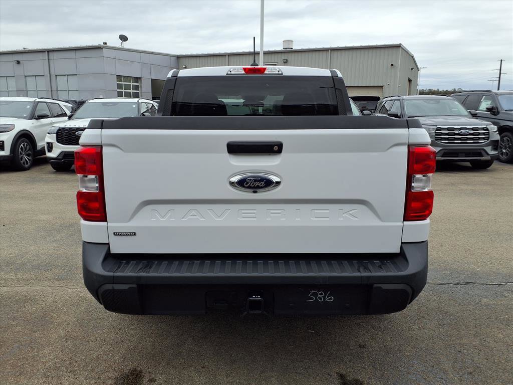 Certified 2022 Ford Maverick XLT image 3