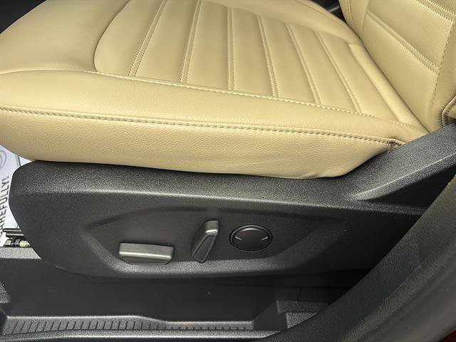 Certified 2024 Ford Edge SEL w/ Convenience Package AWD/4WD image 12
