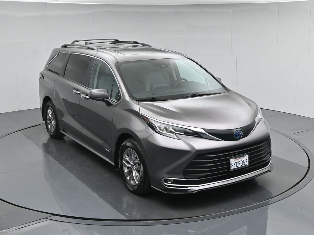 Used 2021 Toyota Sienna XLE FWD image 43