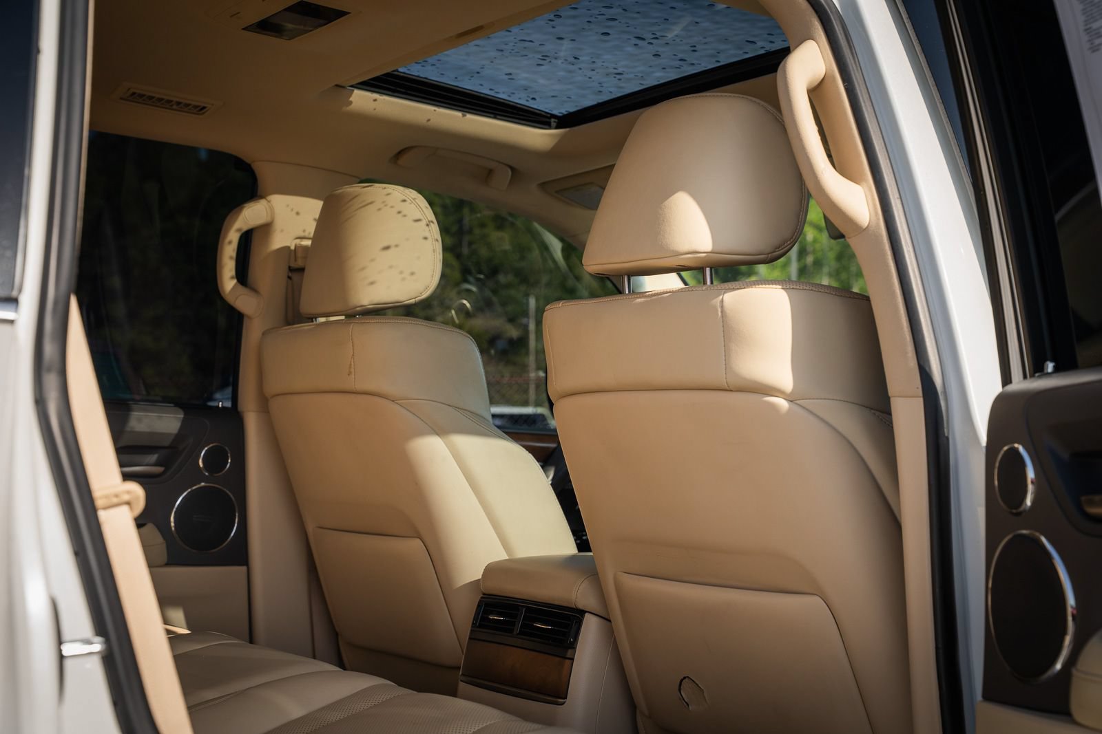 Used 2020 Lexus LX 570 4WD w/ Luxury Package image 19