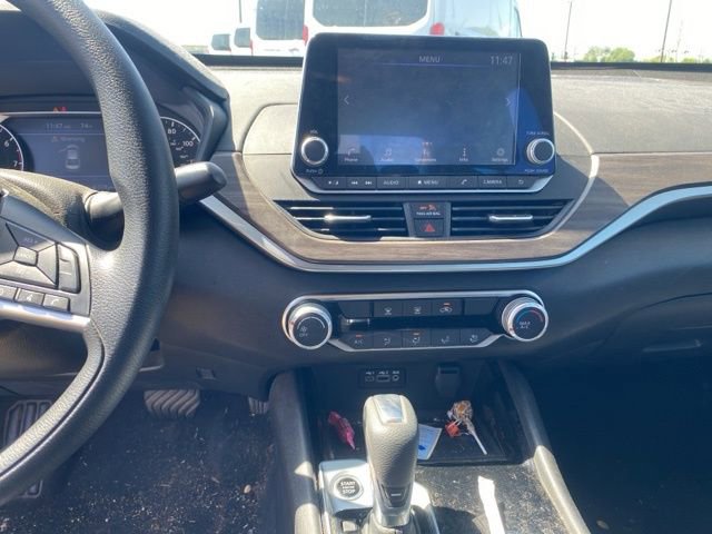 Used 2024 Nissan Altima 2.5 SV image 11