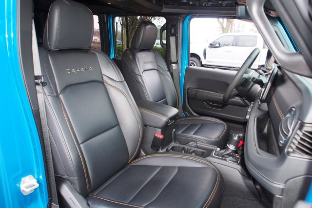 Used 2024 Jeep Wrangler Unlimited Sahara w/ Technology Group image 11