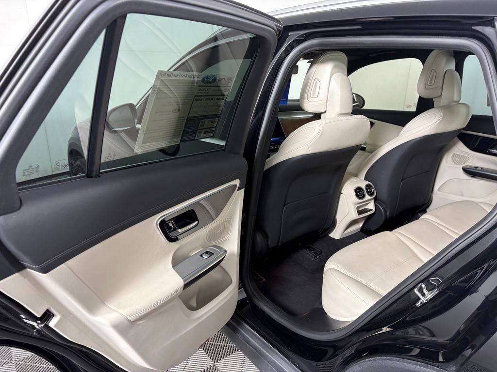 Used 2024 Mercedes-Benz GLC 300 4MATIC image 28