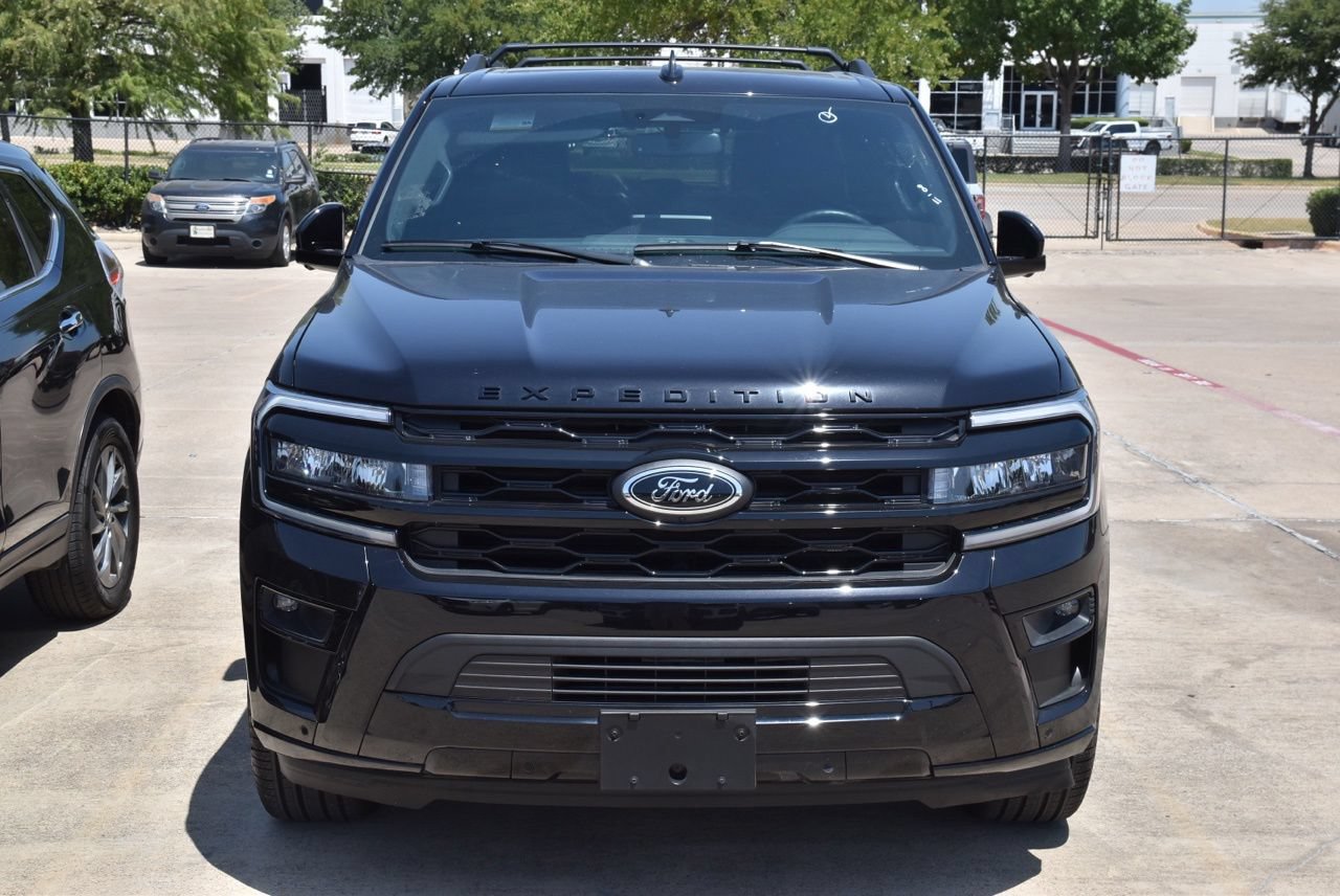Certified 2024 Ford Expedition Limited RWD image 3