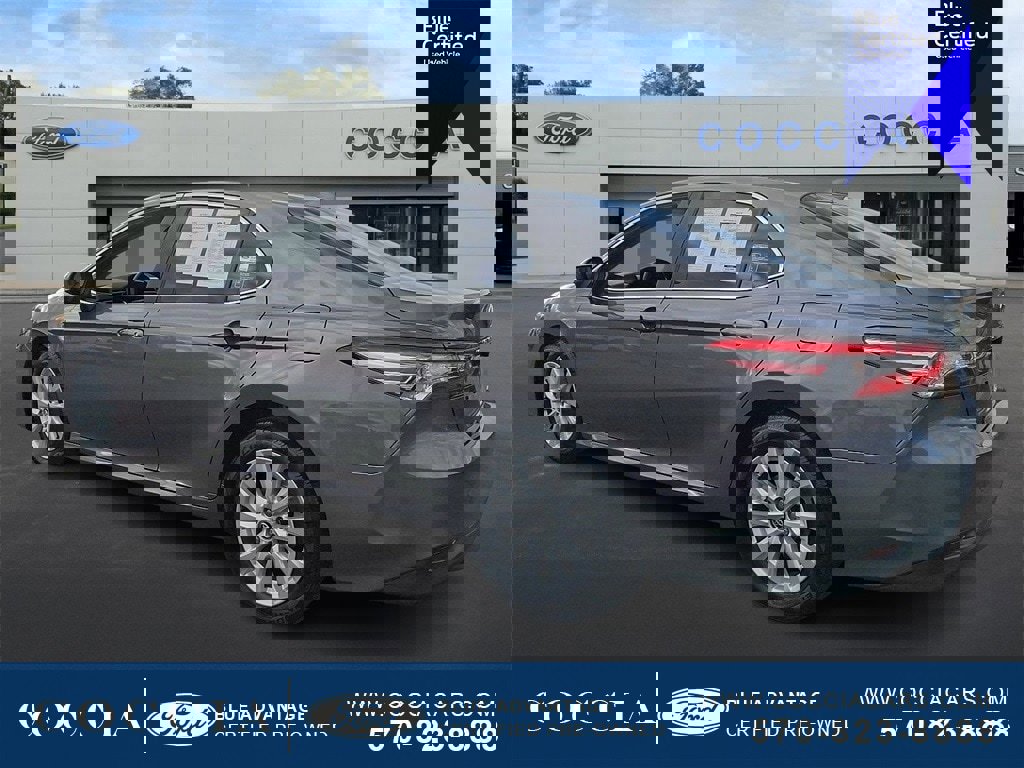 Used 2019 Toyota Camry LE image 3