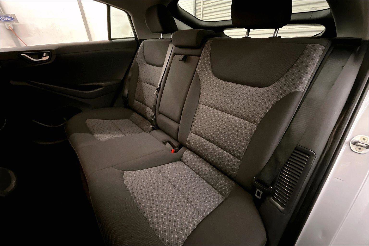 Used 2019 Hyundai Ioniq Plug-In Hybrid image 25