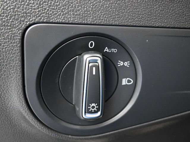 Used 2020 Volkswagen Tiguan SE w/ Panoramic Sunroof Package image 23