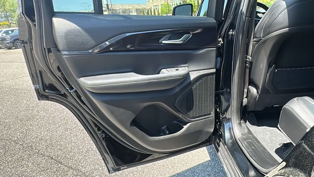 Used 2023 Jeep Grand Cherokee Altitude AWD/4WD image 20