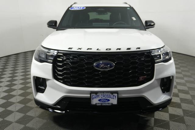 Certified 2025 Ford Explorer ST w/ Sun And Sound Package image 7