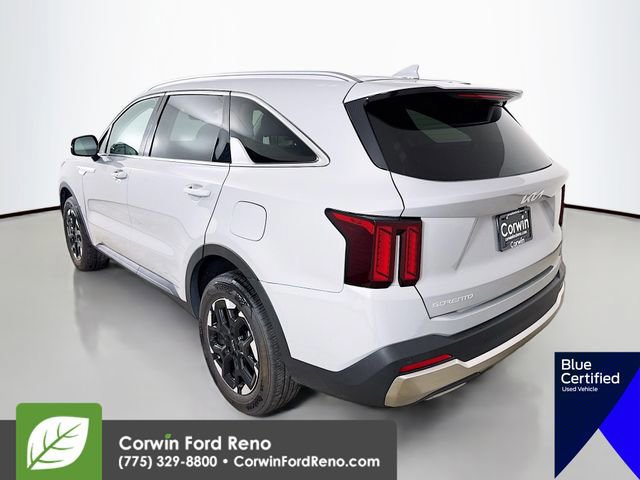 Used 2025 Kia Sorento S image 3