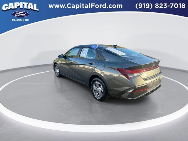 Used 2024 Hyundai Elantra SE image 4