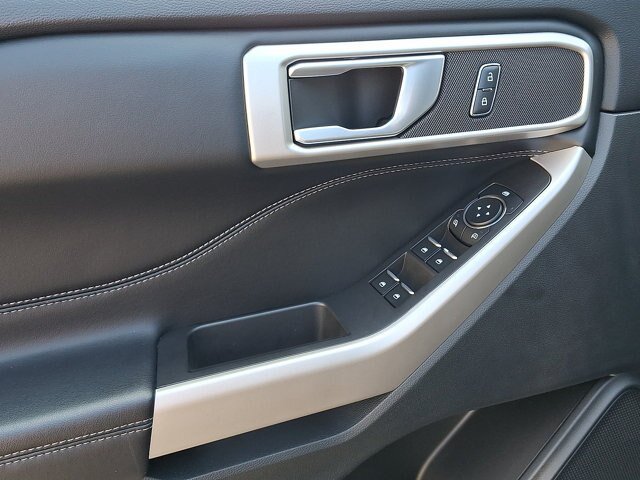 Certified 2023 Ford Explorer XLT AWD/4WD image 2