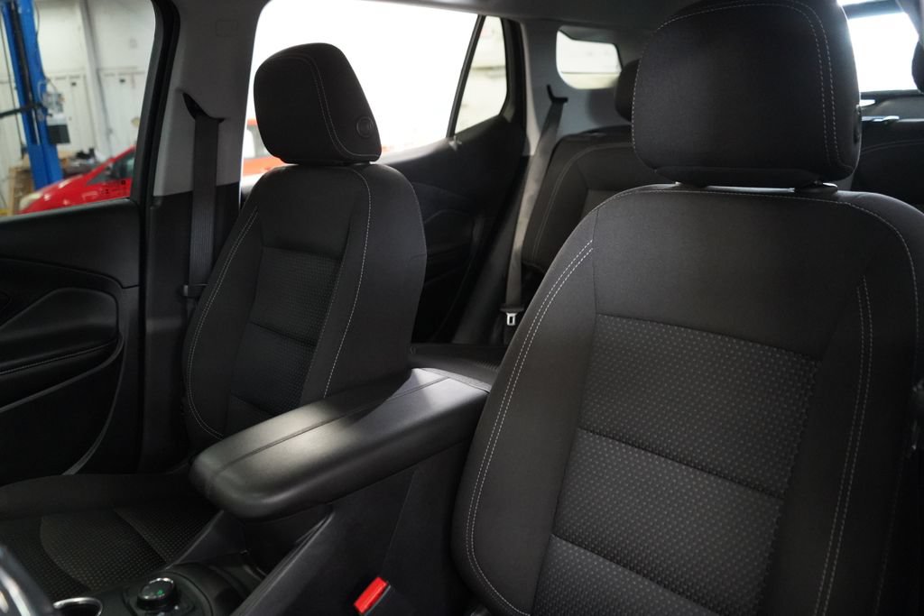 Used 2024 GMC Terrain SLE AWD/4WD image 17