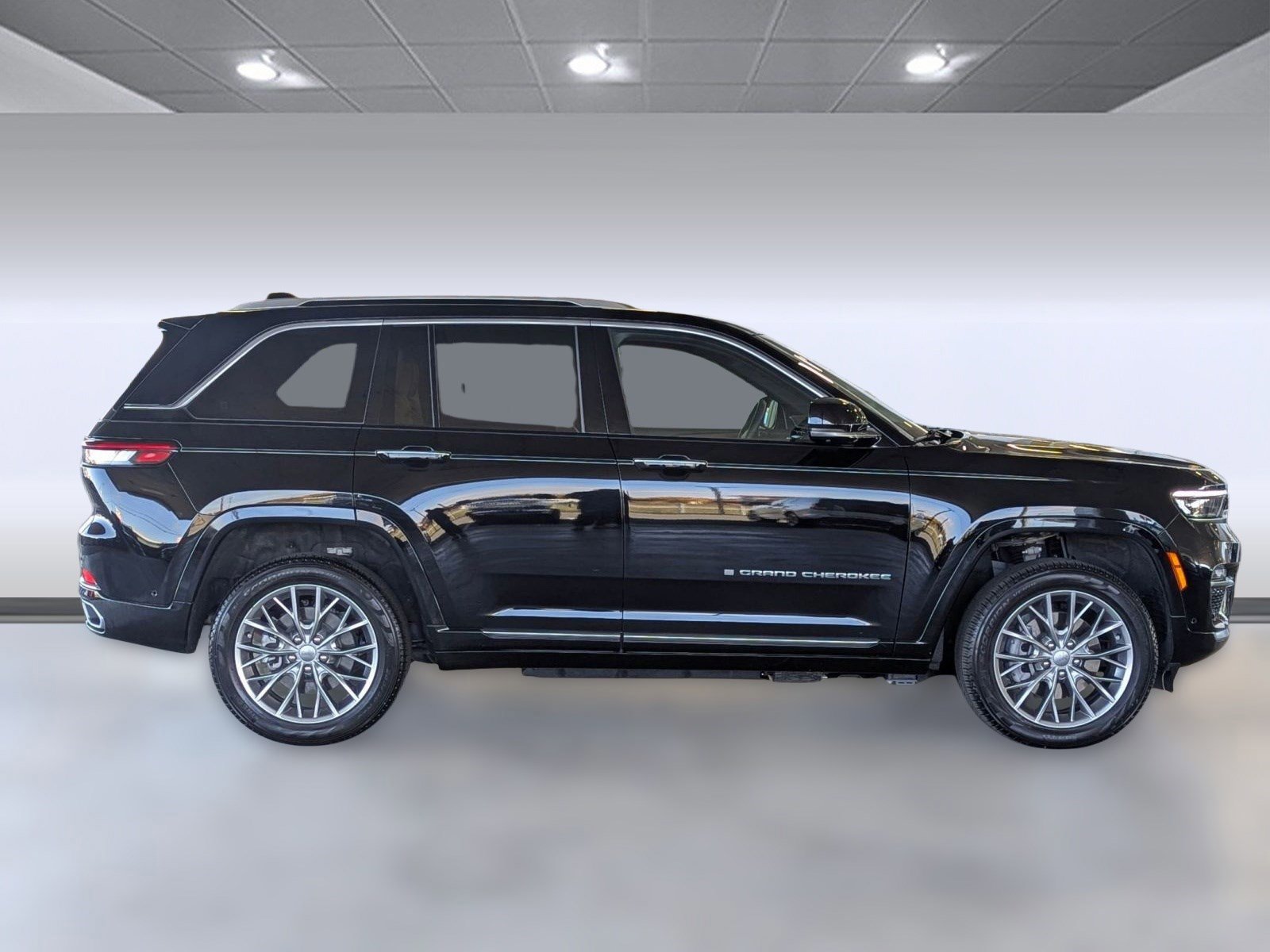 Used 2022 Jeep Grand Cherokee Summit w/ Luxury Tech Group V image 6