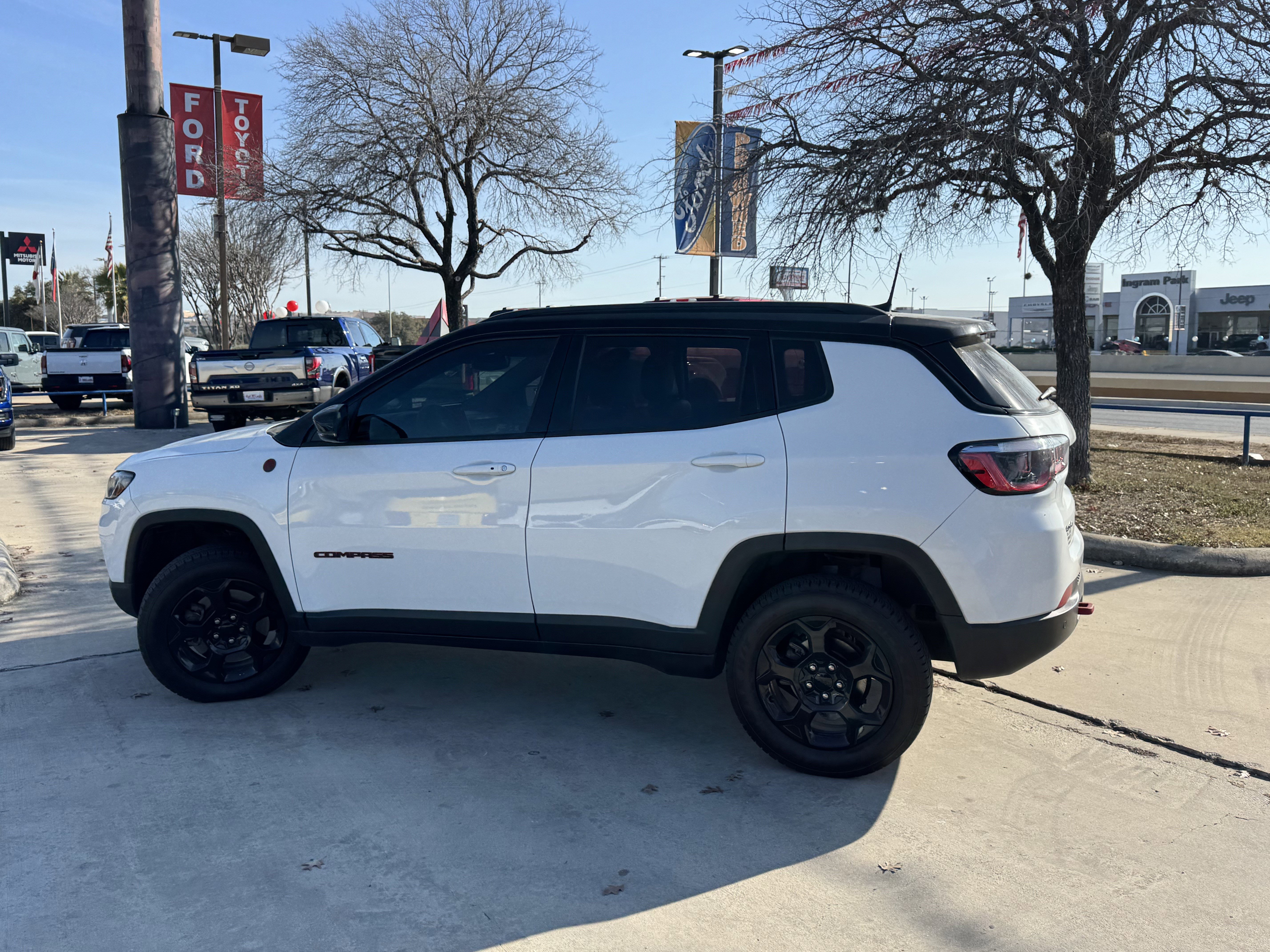 Used 2024 Jeep Compass Trailhawk image 4