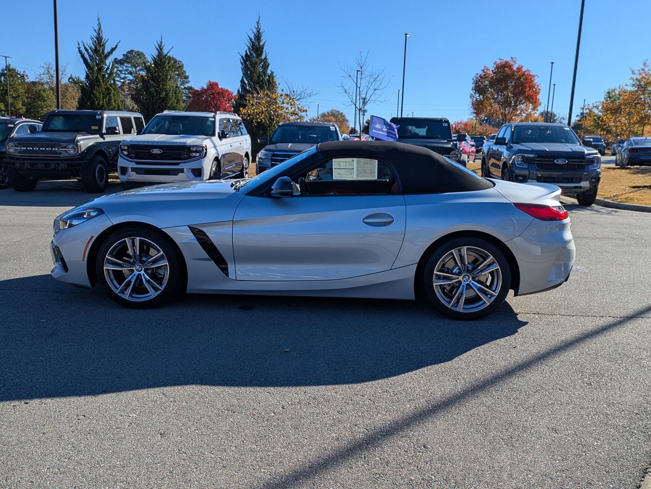 Used 2022 BMW Z4 sDrive30i w/ M Sport Package image 2
