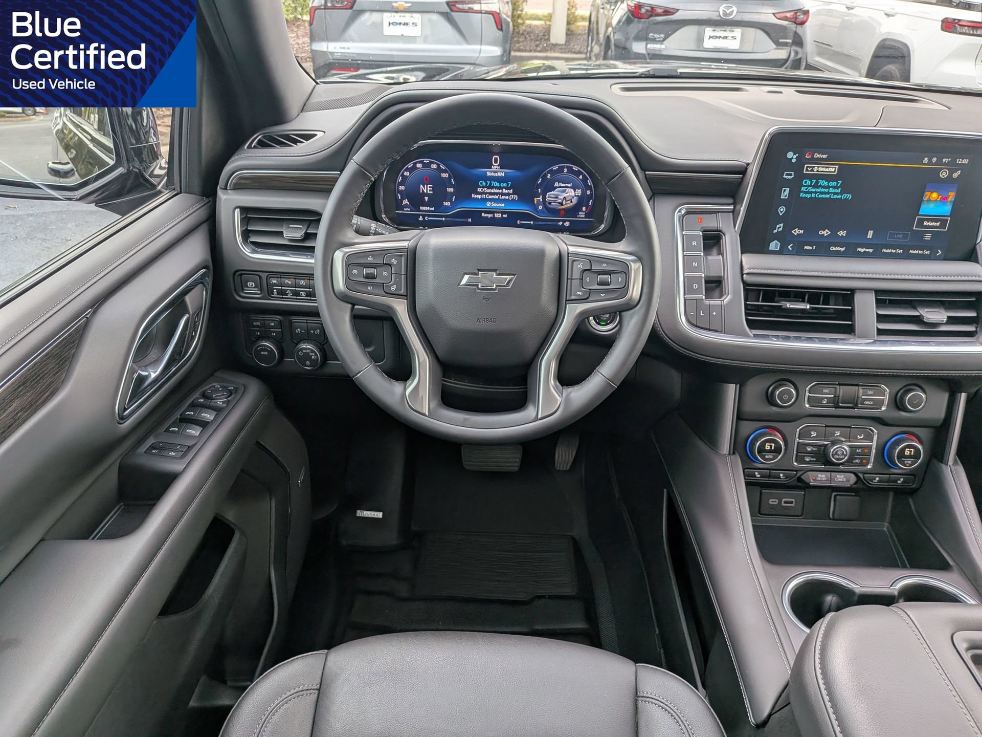 Used 2024 Chevrolet Suburban Z71 w/ Luxury Package AWD/4WD image 19