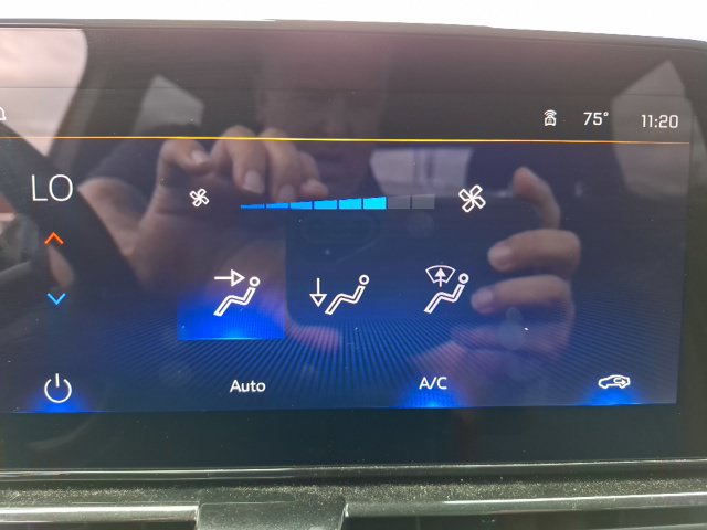 Used 2025 Chevrolet TrailBlazer LT w/ Convenience Package FWD image 24
