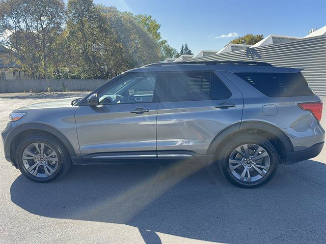 Certified 2023 Ford Explorer XLT w/ Equipment Group 202A AWD/4WD image 4