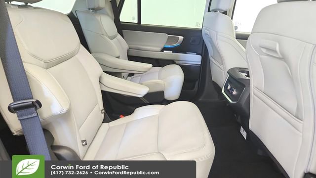 Certified 2025 Ford Expedition Platinum w/ Driver's Package AWD/4WD image 25