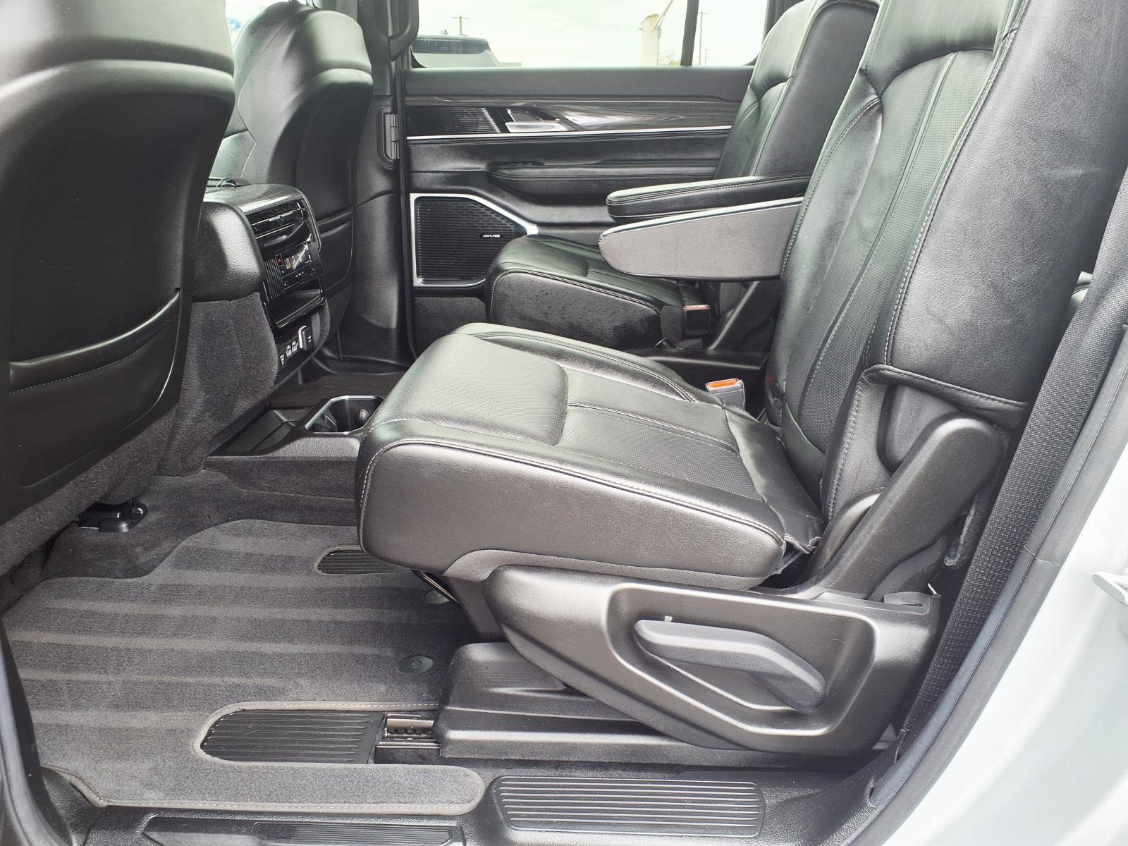 Used 2022 Jeep Wagoneer Series III w/ Flexible Seating Group image 18