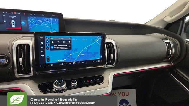 Certified 2025 Ford Expedition Platinum image 19