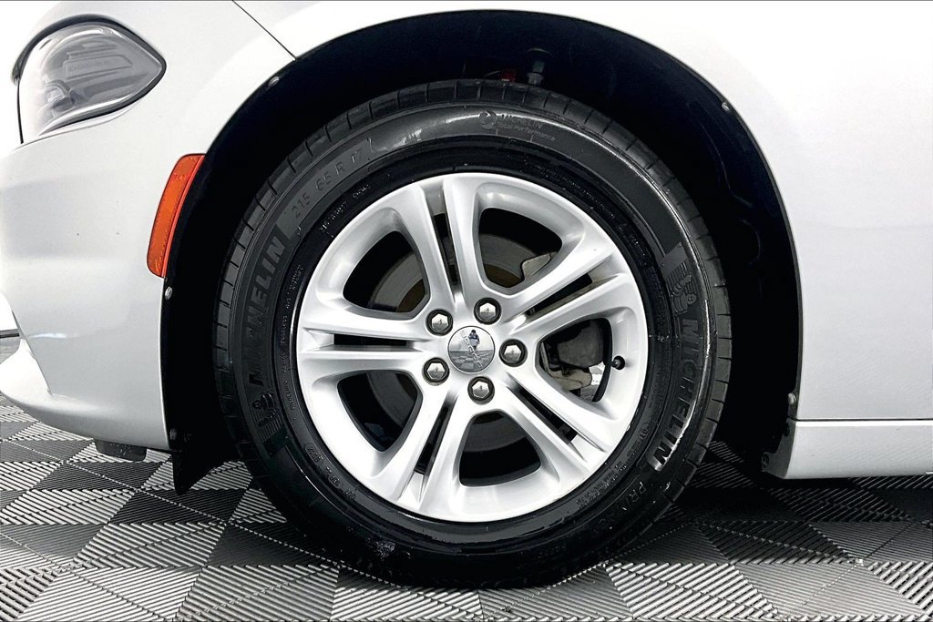 Used 2020 Dodge Charger SXT RWD image 8