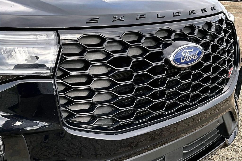 Certified 2025 Ford Explorer ST image 29