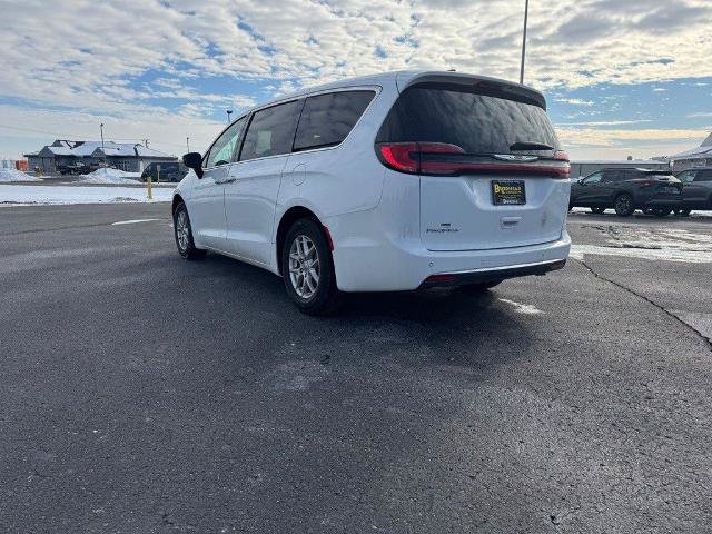 Used 2024 Chrysler Pacifica Touring-L FWD image 13